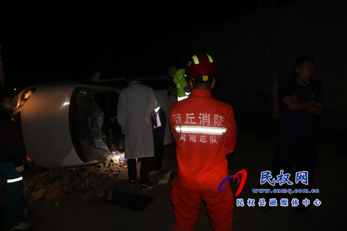 警醫(yī)聯(lián)動(dòng)顯奇效:民權(quán)交警大隊(duì)交通事故警醫(yī)聯(lián)合救援快速高效 警醫(yī)聯(lián)動(dòng)顯奇效:民權(quán)交警大隊(duì)交通事故警醫(yī)聯(lián)合救援快速高效