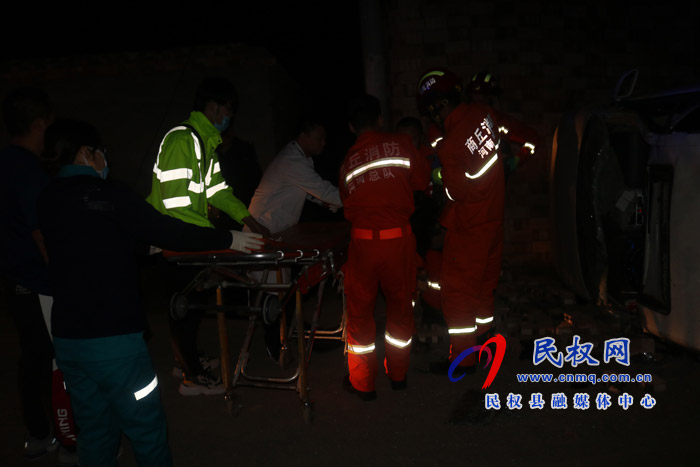 警醫(yī)聯(lián)動(dòng)顯奇效:民權(quán)交警大隊(duì)交通事故警醫(yī)聯(lián)合救援快速高效 警醫(yī)聯(lián)動(dòng)顯奇效:民權(quán)交警大隊(duì)交通事故警醫(yī)聯(lián)合救援快速高效