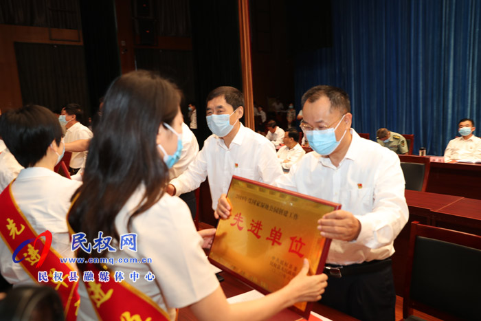 全縣三級干部大會暨脫貧攻堅推進會在縣人民藝術(shù)中心召開 全縣三級干部大會暨脫貧攻堅推進會在縣人民藝術(shù)中心召開