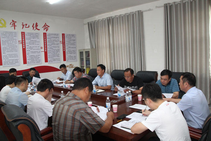 褚廟鄉(xiāng)召開(kāi)各村脫貧攻堅(jiān)責(zé)任組長(zhǎng)會(huì)議 褚廟鄉(xiāng)召開(kāi)各村脫貧攻堅(jiān)責(zé)任組長(zhǎng)會(huì)議