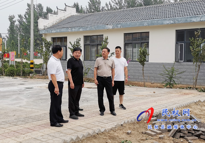 縣領(lǐng)導(dǎo)陳進(jìn)領(lǐng)、薛德峰到王橋鎮(zhèn)開展“三·五”基層工作日活動(dòng)