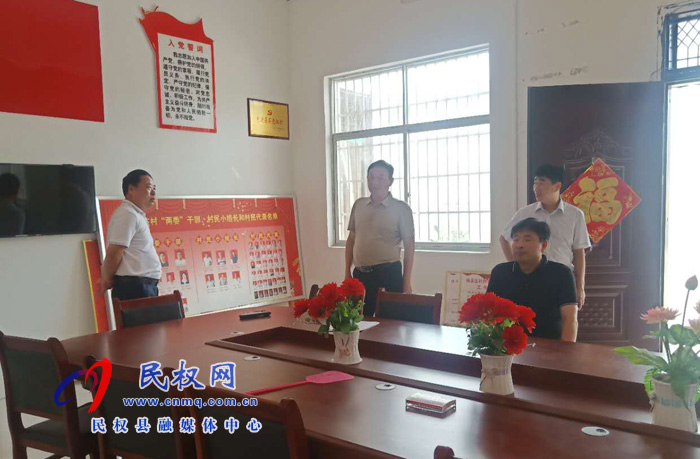 縣領(lǐng)導(dǎo)陳進(jìn)領(lǐng)、薛德峰到王橋鎮(zhèn)開展“三·五”基層工作日活動(dòng)