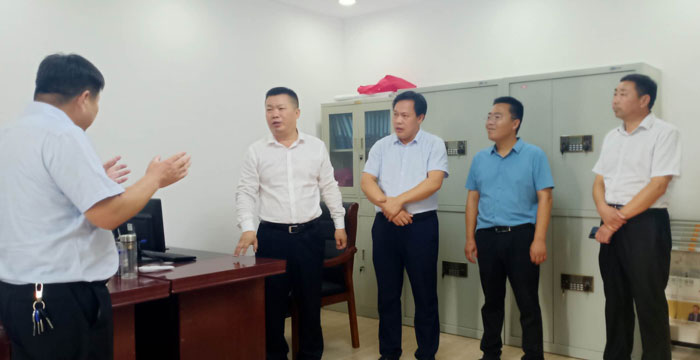 商丘市委常委、政法委書記牛亞東到南華辦事處調(diào)研“黨建+一中心四平臺”建設(shè)工作