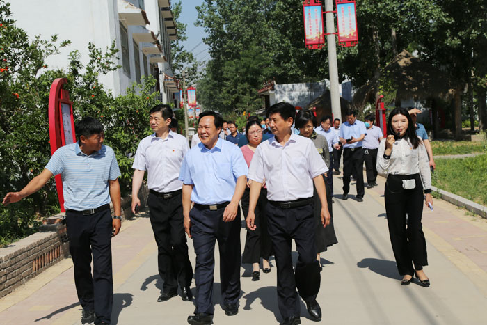市司法局局長(zhǎng)王興亞到我縣調(diào)研指導(dǎo)法治文化陣地建設(shè)工作 市司法局局長(zhǎng)王興亞到我縣調(diào)研指導(dǎo)法治文化陣地建設(shè)工作