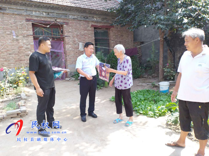 民權(quán)縣花園鄉(xiāng)普查大走訪搭建黨群“連心橋” 民權(quán)縣花園鄉(xiāng)普查大走訪搭建黨群“連心橋”