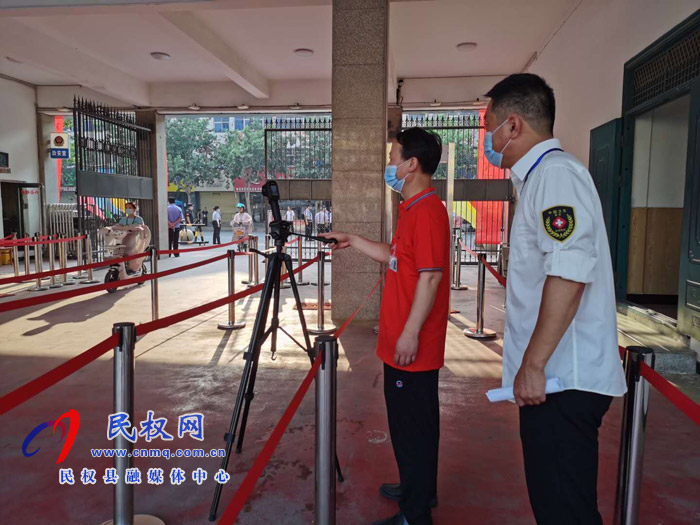 縣衛(wèi)健委:高溫下的堅(jiān)守 縣衛(wèi)健委:高溫下的堅(jiān)守