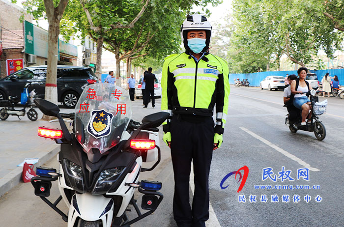 縣公安局多警聯(lián)動全力護航“高考” 縣公安局多警聯(lián)動全力護航“高考”