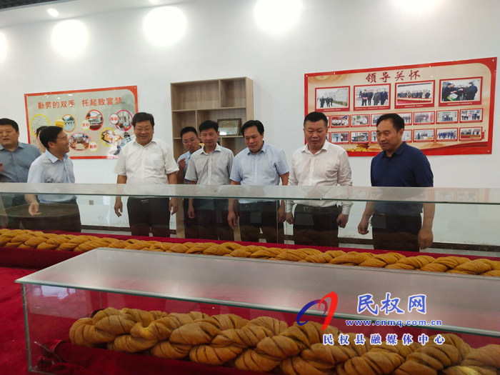 省司法廳黨委委員、副廳長(zhǎng)魯建學(xué)到我縣調(diào)研法治鄉(xiāng)村建設(shè)工作