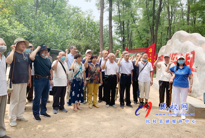 鄭州果樹研究所到我縣開展主題黨日活動 鄭州果樹研究所到我縣開展主題黨日活動