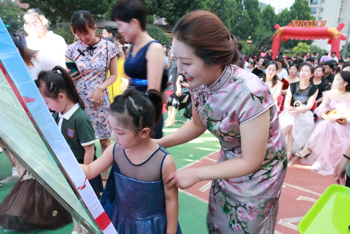 滿滿的儀式感！民權(quán)東區(qū)實驗幼兒園迎來畢業(yè)季
