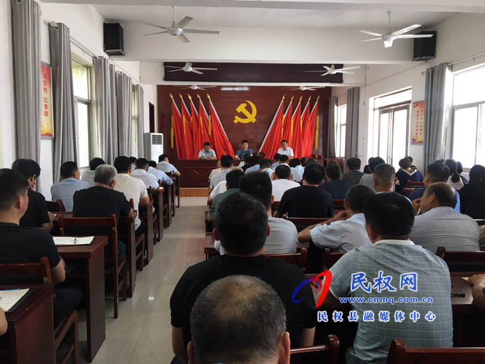 雙塔鎮(zhèn)組織全體干部召開(kāi)脫貧入戶普查培訓(xùn)會(huì)議 雙塔鎮(zhèn)組織全體干部召開(kāi)脫貧入戶普查培訓(xùn)會(huì)議