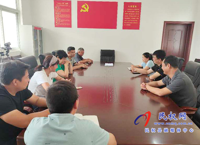 雙塔鎮(zhèn)為赴寧陵開展扶貧普查人員進行談心談話工作 雙塔鎮(zhèn)為赴寧陵開展扶貧普查人員進行談心談話工作