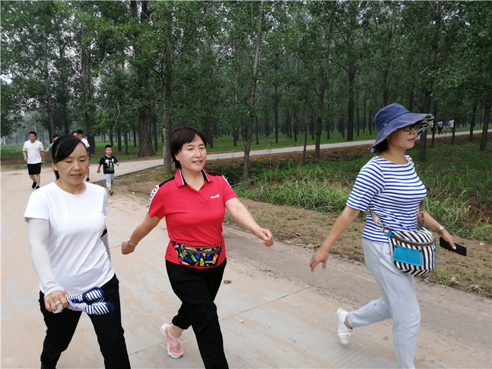民權(quán)縣第三小學(xué)舉行“文明暑假健康行”徒步活動(dòng) 民權(quán)縣第三小學(xué)舉行“文明暑假健康行”徒步活動(dòng)