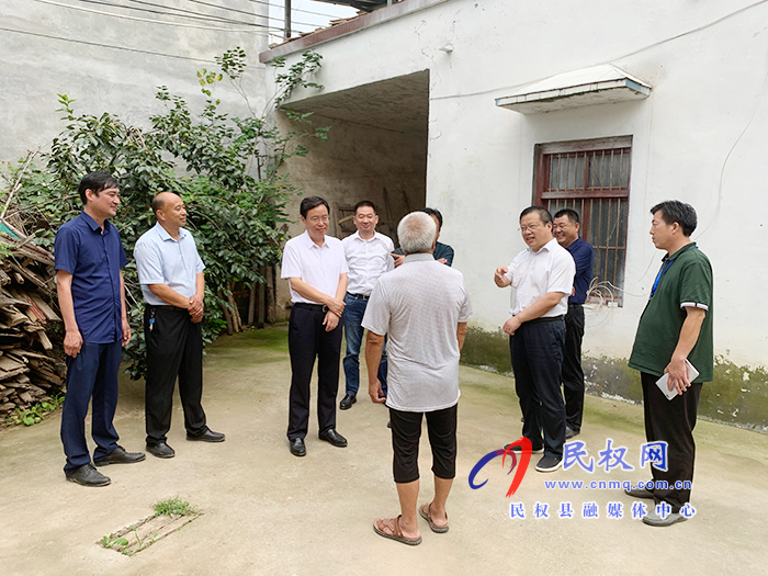 市人大常委會副主任、縣委書記姬脈常調(diào)研我縣脫貧攻堅普查工作