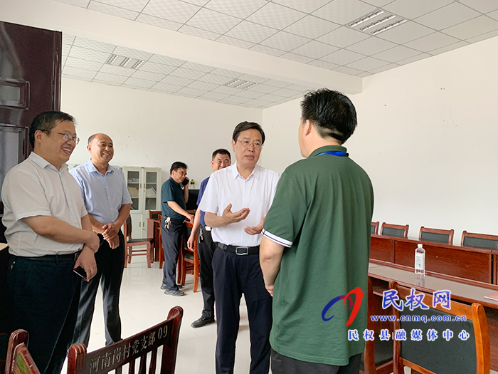 市人大常委會副主任、縣委書記姬脈常調(diào)研我縣脫貧攻堅普查工作
