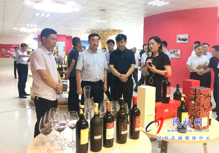光明食品(集團(tuán))有限公司副總裁許如慶到我縣參觀考察 光明食品(集團(tuán))有限公司副總裁許如慶到我縣參觀考察
