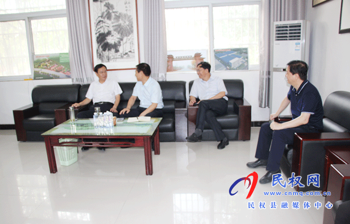 市委統(tǒng)戰(zhàn)部調(diào)研組蒞民調(diào)研民族團結(jié)進步創(chuàng)建工作 市委統(tǒng)戰(zhàn)部調(diào)研組蒞民調(diào)研民族團結(jié)進步創(chuàng)建工作