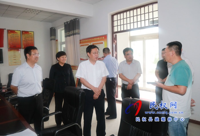 市人大常委會副主任、縣委書記姬脈常調(diào)研我縣脫貧攻堅(jiān)普查工作
