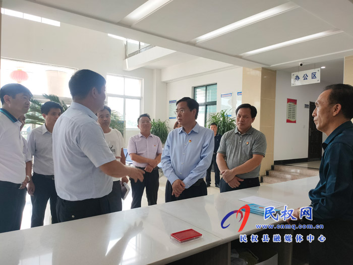 市人大常委會(huì)副主任、縣委書記姬脈常調(diào)研依法治縣、法治鄉(xiāng)村建設(shè)及“黨建＋一中心四平臺(tái)”建設(shè)工作