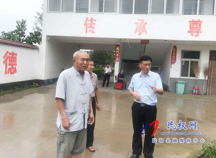 褚廟鄉(xiāng)黨委書記劉洪偉查看雨情防汛工作 褚廟鄉(xiāng)黨委書記劉洪偉查看雨情防汛工作