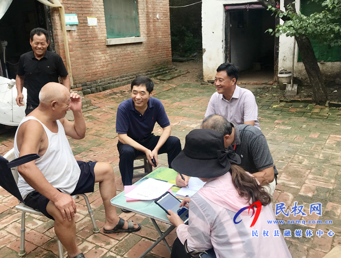 縣委常委、組織部長何玉明到褚廟鄉(xiāng)督導檢查脫貧攻堅和防汛工作