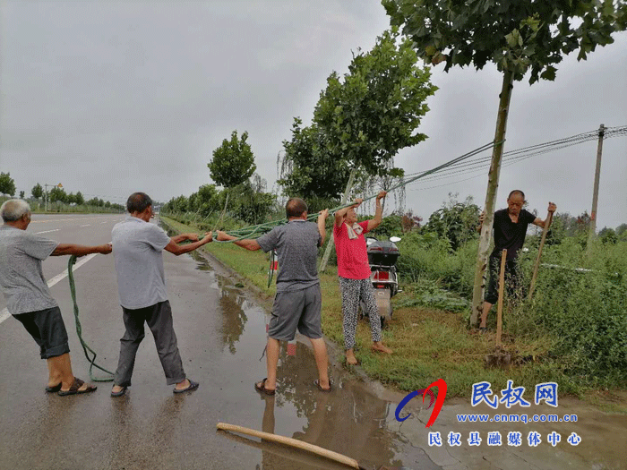 花園鄉(xiāng)全面開展暴雨災(zāi)后生產(chǎn)自救工作 花園鄉(xiāng)全面開展暴雨災(zāi)后生產(chǎn)自救工作