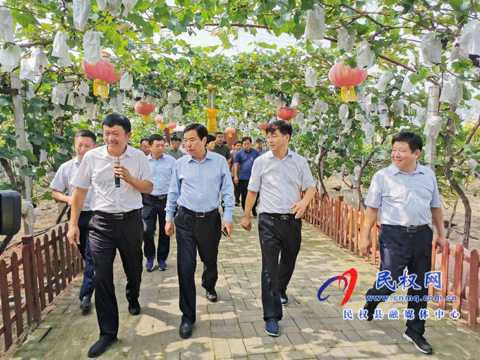我縣開展2020年上半年鄉(xiāng)鎮(zhèn)(街道)重點工作巡查觀摩活動 我縣開展2020年上半年鄉(xiāng)鎮(zhèn)(街道)重點工作巡查觀摩活動