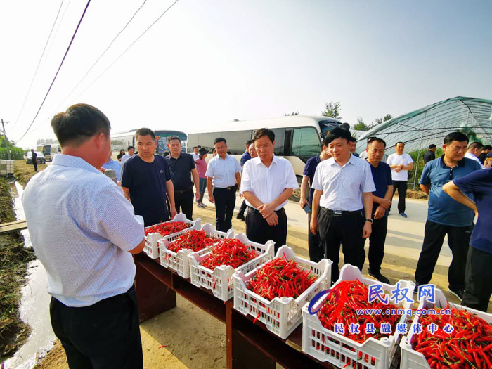 我縣開展2020年上半年鄉(xiāng)鎮(zhèn)(街道)重點工作巡查觀摩活動 我縣開展2020年上半年鄉(xiāng)鎮(zhèn)(街道)重點工作巡查觀摩活動