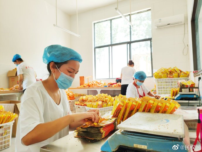 王橋鎮(zhèn):小麻花擰出脫貧大產(chǎn)業(yè) 王橋鎮(zhèn):小麻花擰出脫貧大產(chǎn)業(yè)