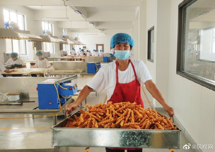 王橋鎮(zhèn):小麻花擰出脫貧大產(chǎn)業(yè) 王橋鎮(zhèn):小麻花擰出脫貧大產(chǎn)業(yè)