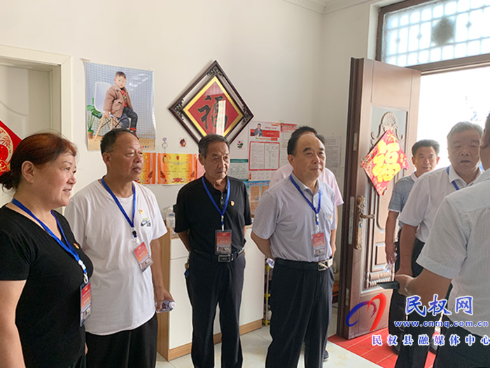 我縣組織離退休干部開展脫貧成果調(diào)研活動 我縣組織離退休干部開展脫貧成果調(diào)研活動