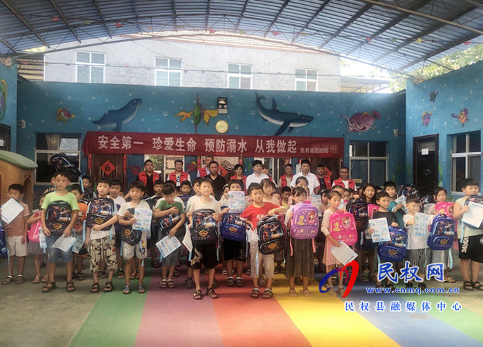 縣民政局到林七鄉(xiāng)開(kāi)展農(nóng)村留守兒童防溺水宣傳教育活動(dòng) 縣民政局到林七鄉(xiāng)開(kāi)展農(nóng)村留守兒童防溺水宣傳教育活動(dòng)