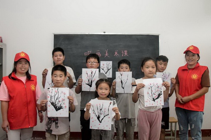 人和鎮(zhèn)開(kāi)展“圓夢(mèng)工程”文化志愿者活動(dòng) 人和鎮(zhèn)開(kāi)展“圓夢(mèng)工程”文化志愿者活動(dòng)