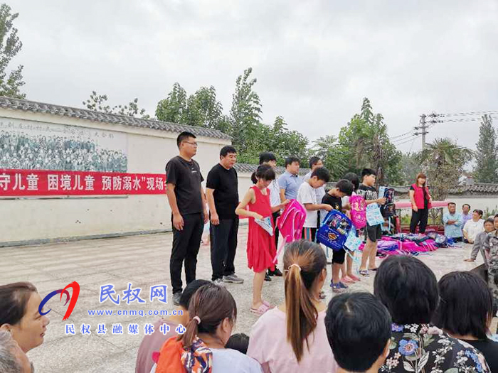 民權(quán)縣“關(guān)愛留守兒童 困境兒童 預(yù)防溺水”現(xiàn)場(chǎng)會(huì)在王莊寨鎮(zhèn)劉莊村舉行 民權(quán)縣“關(guān)愛留守兒童 困境兒童 預(yù)防溺水”現(xiàn)場(chǎng)會(huì)在王莊寨鎮(zhèn)劉莊村舉行