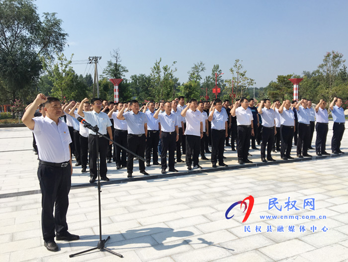 商丘市各縣區(qū)扶貧干部培訓(xùn)班學(xué)員到雙塔鎮(zhèn)參觀交流抓黨建促脫貧工作 商丘市各縣區(qū)扶貧干部培訓(xùn)班學(xué)員到雙塔鎮(zhèn)參觀交流抓黨建促脫貧工作