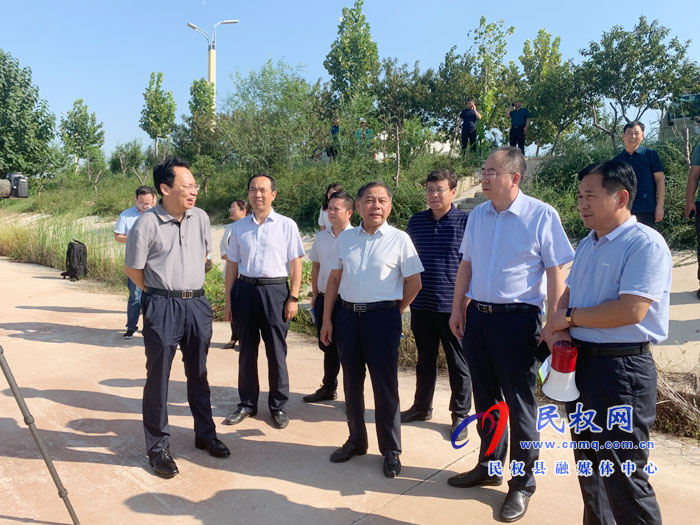 江南大學(xué)校長(zhǎng)助理張光生到我縣調(diào)研黃河故道保護(hù)與開(kāi)發(fā)工作 江南大學(xué)校長(zhǎng)助理張光生到我縣調(diào)研黃河故道保護(hù)與開(kāi)發(fā)工作