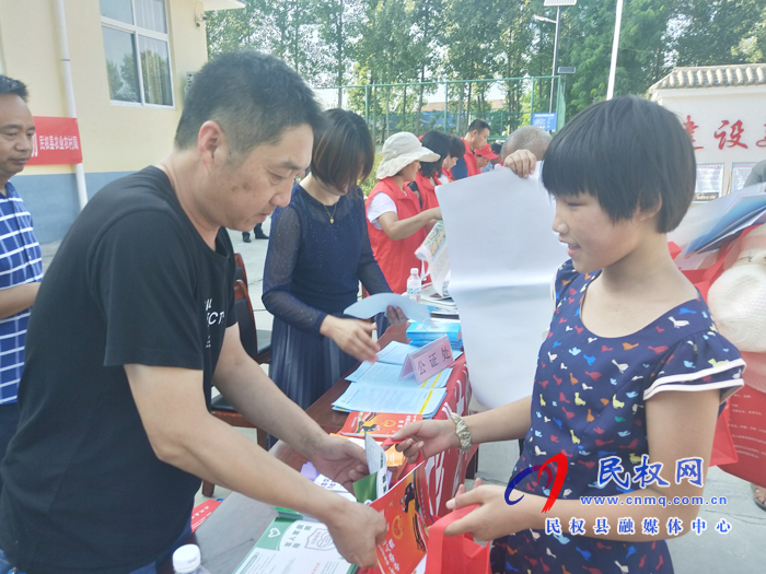 2020年民權(quán)縣科技活動(dòng)周啟動(dòng)儀式暨“三下鄉(xiāng)”現(xiàn)場(chǎng)會(huì)在王橋鎮(zhèn)麻花莊舉辦 2020年民權(quán)縣科技活動(dòng)周啟動(dòng)儀式暨“三下鄉(xiāng)”現(xiàn)場(chǎng)會(huì)在王橋鎮(zhèn)麻花莊舉辦