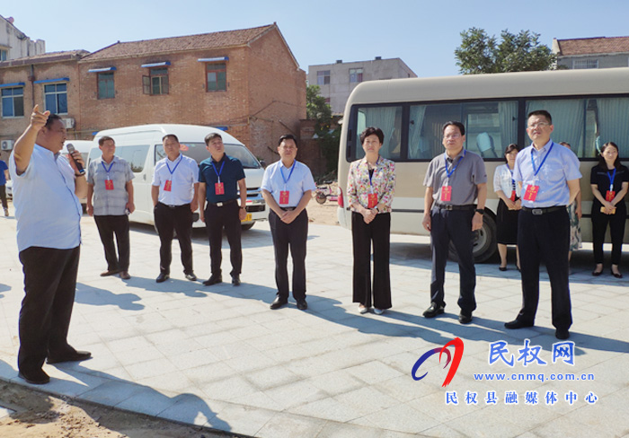 縣人大視察我縣地方糧油收儲(chǔ)“一園三?！敝攸c(diǎn)項(xiàng)目城市建設(shè)與管理工作