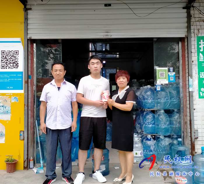 民權(quán)縣野崗鎮(zhèn)一村兩個“985” 愛心企業(yè)來資助 民權(quán)縣野崗鎮(zhèn)一村兩個“985” 愛心企業(yè)來資助