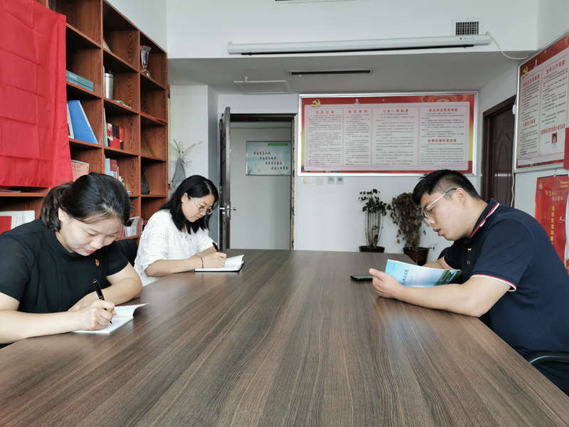 團(tuán)委班子集中學(xué)習(xí)《形勢(shì)與任務(wù)教育—2020年大眾熱點(diǎn)話題》 團(tuán)委班子集中學(xué)習(xí)《形勢(shì)與任務(wù)教育—2020年大眾熱點(diǎn)話題》