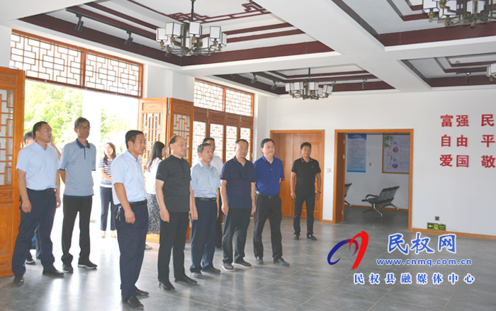 省政協(xié)常委、信陽市政協(xié)副主席、市黨外知識分子聯(lián)誼會會長周保林蒞民調(diào)研