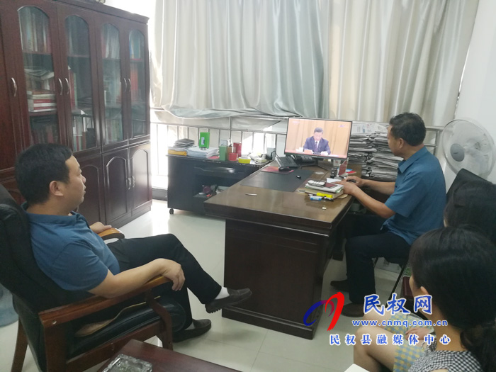 我縣各鄉(xiāng)鎮(zhèn)（街道辦）、縣直各單位集中收聽收看全國抗擊新冠肺炎疫情表彰大會