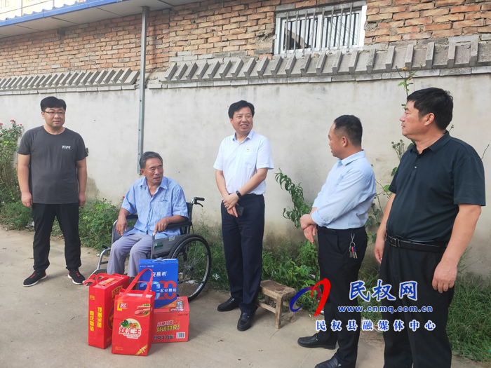 老顏集鄉(xiāng)慰問退休、老教師