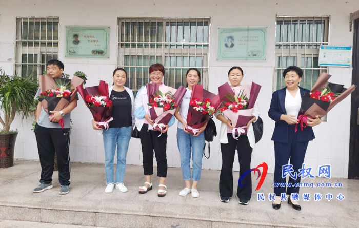 鮮花寄真情 責(zé)任記心間 鮮花寄真情 責(zé)任記心間