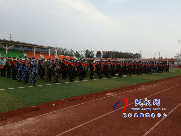我縣歡送200余名新兵入伍 我縣歡送200余名新兵入伍