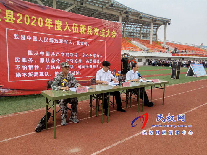 我縣歡送200余名新兵入伍 我縣歡送200余名新兵入伍