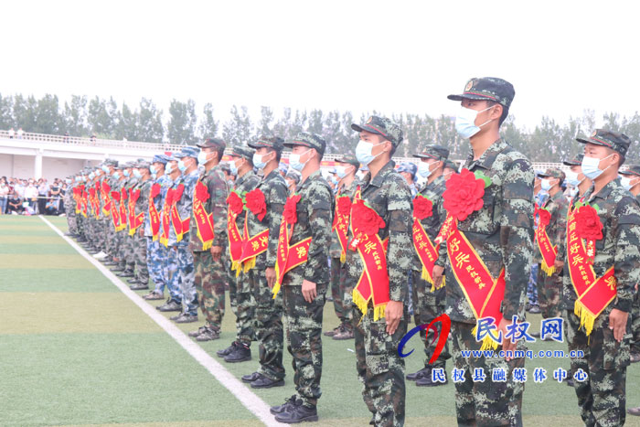 我縣歡送200余名新兵入伍 我縣歡送200余名新兵入伍