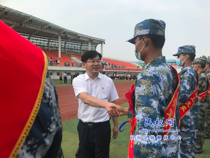 我縣歡送200余名新兵入伍 我縣歡送200余名新兵入伍