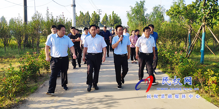 我縣開展農村人居環(huán)境整治暨鄉(xiāng)鎮(zhèn)國土綠化觀摩活動 我縣開展農村人居環(huán)境整治暨鄉(xiāng)鎮(zhèn)國土綠化觀摩活動
