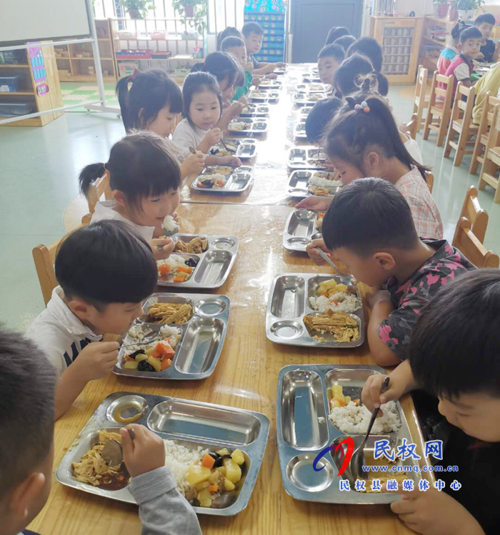 民權縣幼兒園開展“杜絕舌尖上的浪費”主題教育活動 民權縣幼兒園開展“杜絕舌尖上的浪費”主題教育活動